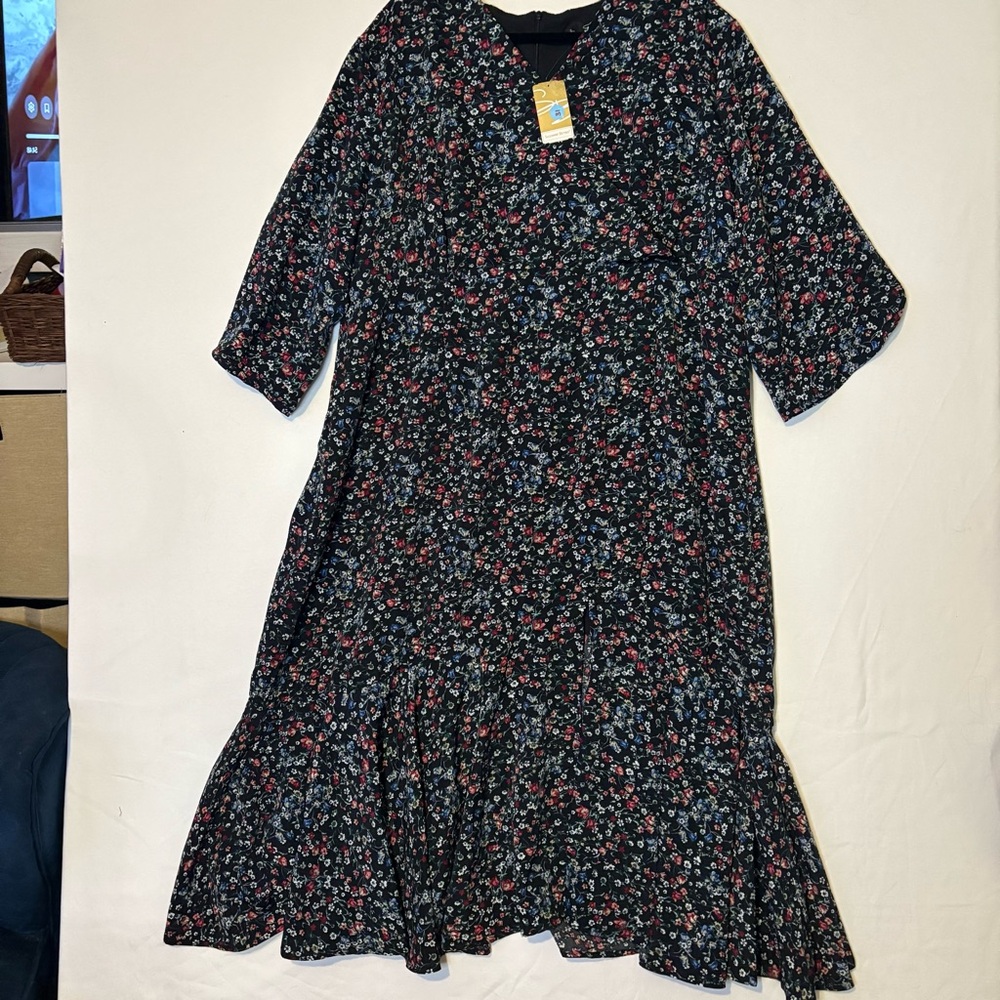 Suzanne Betro Black Dress with Floral Design. 4X